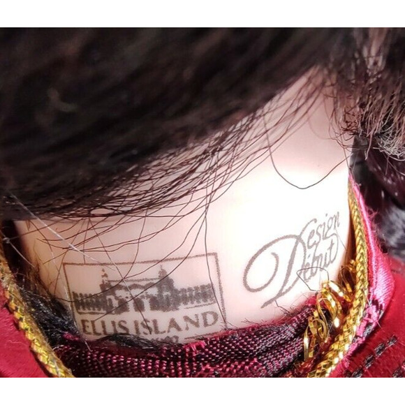 Vintage 1992 “Ushi” Doll – Ellis Island – American Dreams – Plays Kao Shan Ching - Picture 7 of 14